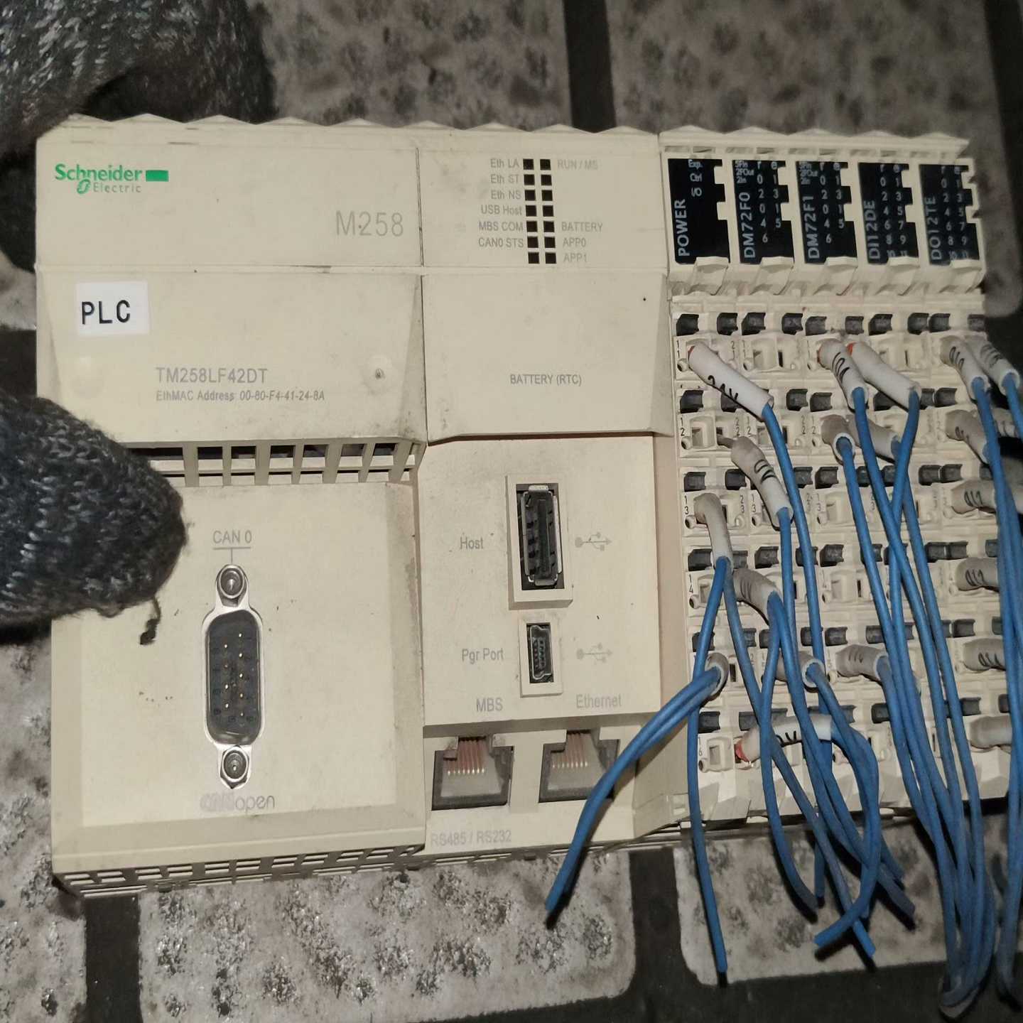 询价~施耐德PLC TM258LF42DT，。