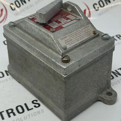 CrouseHinds DSFS 933 Hazardous Location Enclosure 20A 120277
