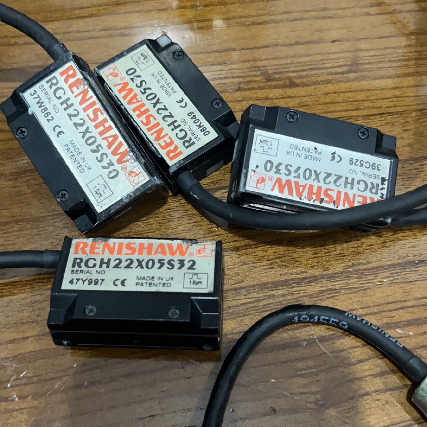 议价雷尼绍RGH22X05S30读数头成色如图有4个3个完整线一议价