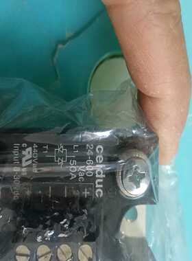 议价全新法国赛德固态继电器SCB965600一个，图片上为实物。