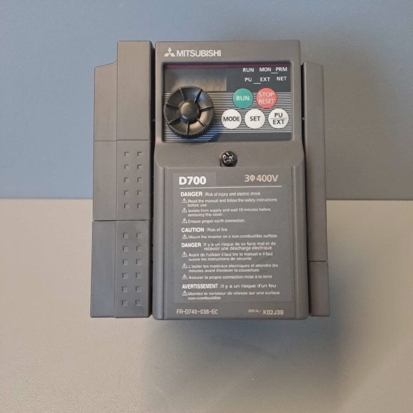 FRD740036EC  MITSUBISHI  FRD740036EC  Onduleur triphas 1.5kW - 实物图
