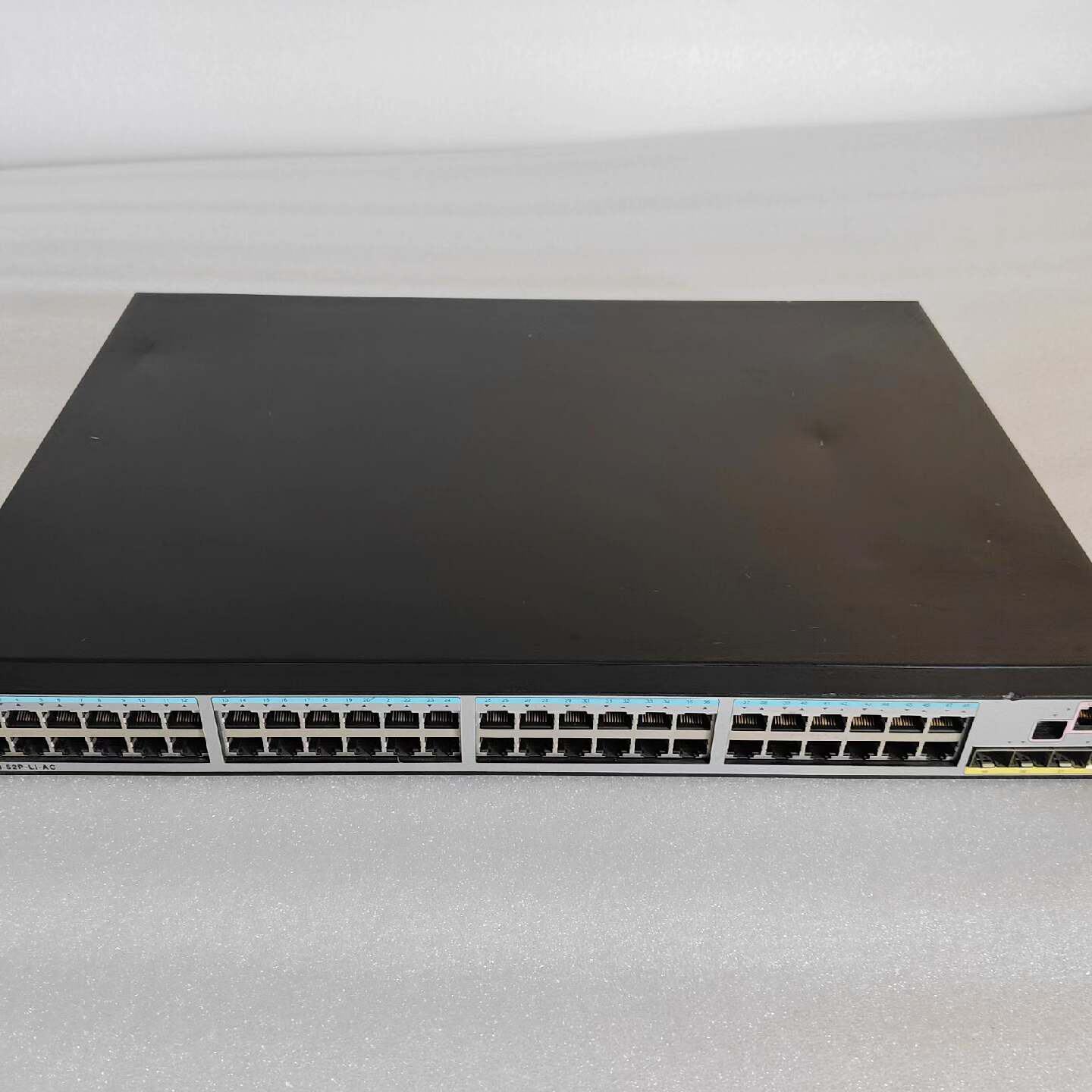 华为 S5700-52P-LI-AC  48千兆口4光纤口议价