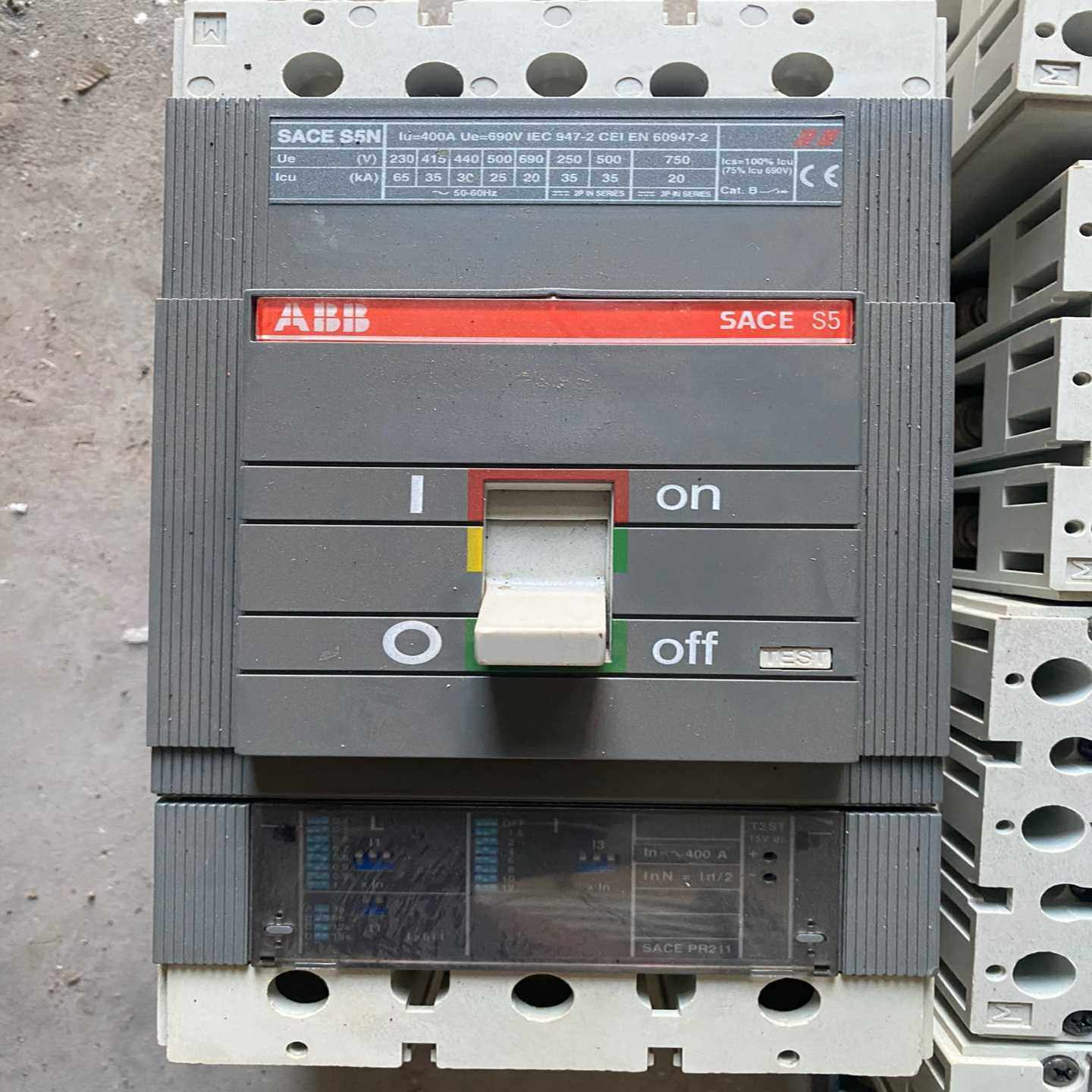 ABB SACE S5N400 PR211 插入式 400A~议价
