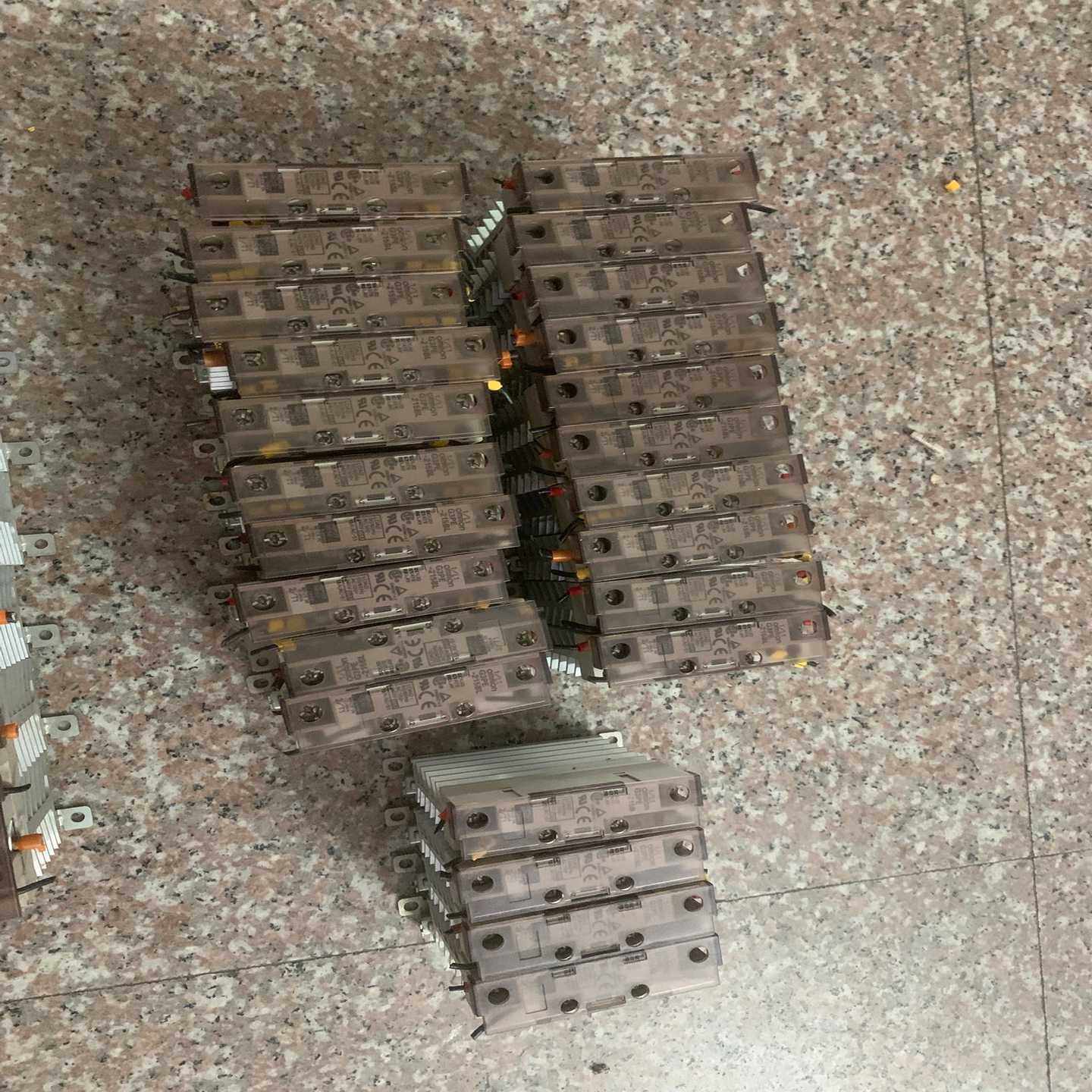 龙固态继电器-215L(24个）-议价