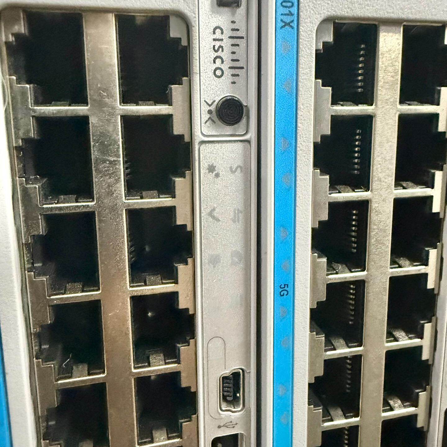 C9300-48UN-E 思科原装二手48口POE供电交换机--议价商品