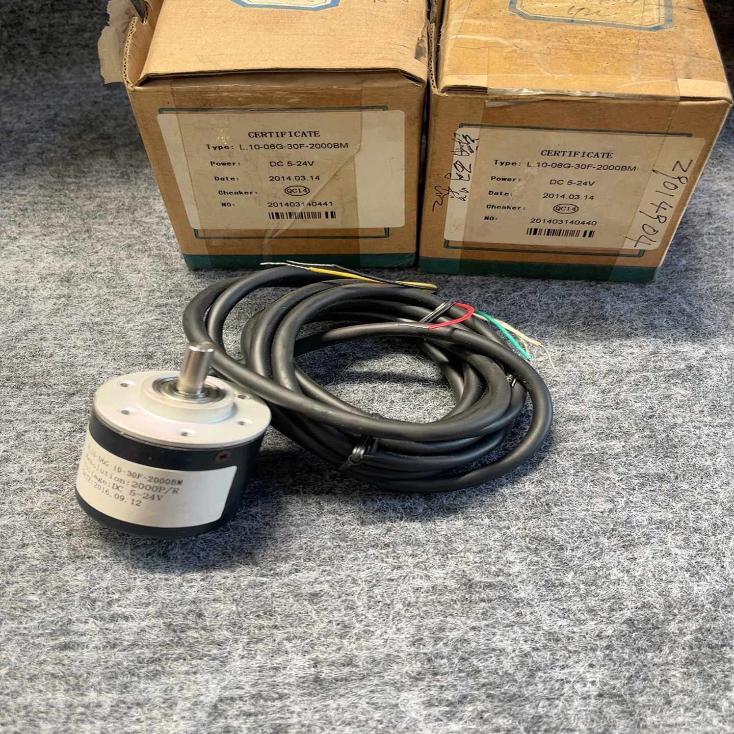 全新2台编码器VL10-06G-10-30F-2000BM，--议价商品