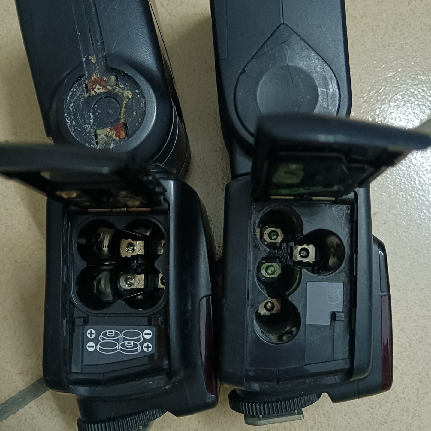 永诺YN568EX二代闪光灯，是两个型号来的，有一个生锈-议价图片