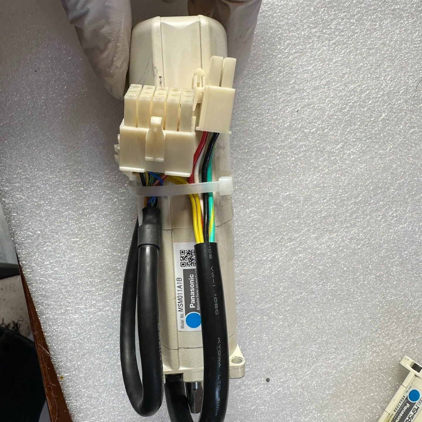 几乎全新松下伺服电机型号MSM011A1B日本原装拆机--议价商品