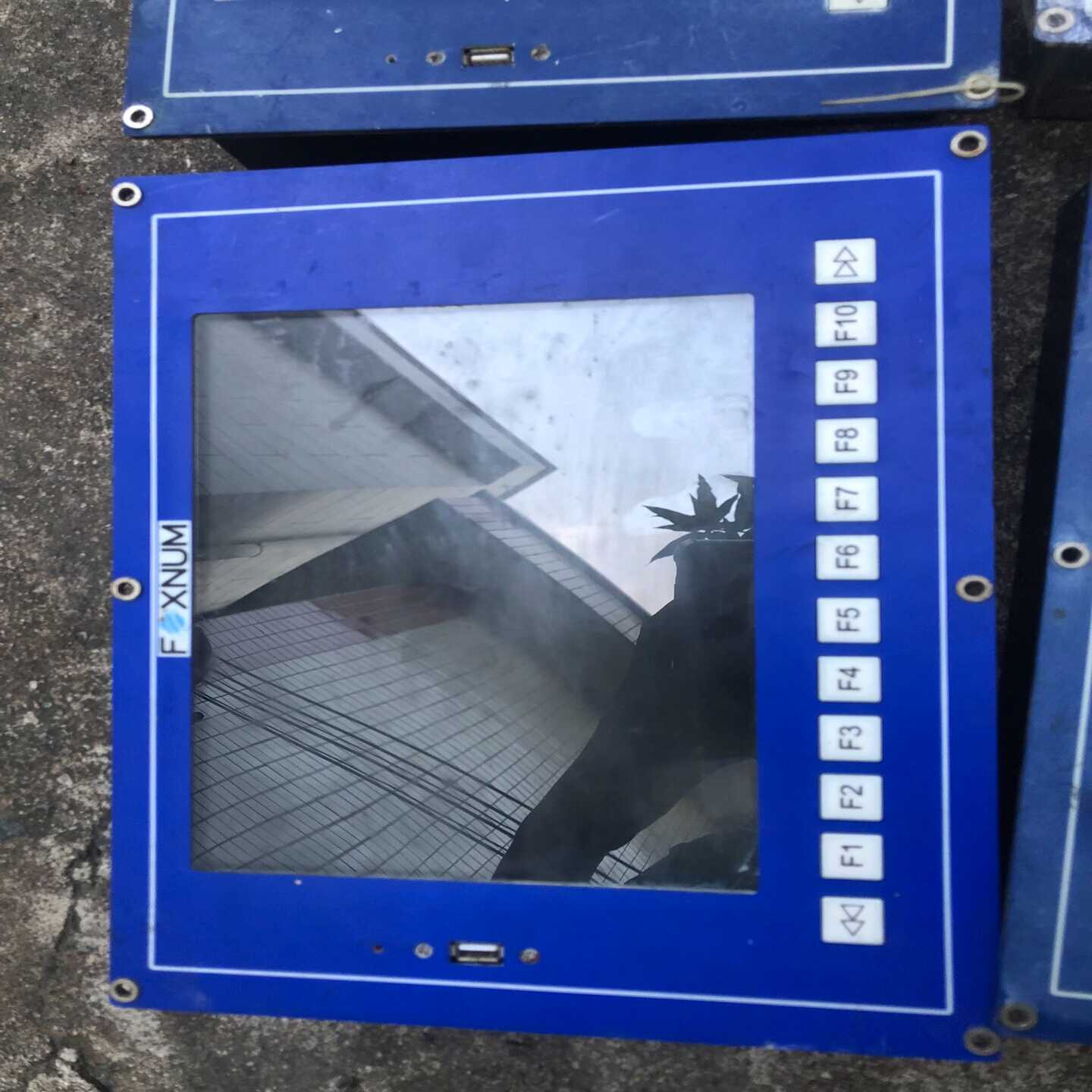 议价foxnum赐福工控屏，拆机下来的，有4个，屏幕没破，可以通