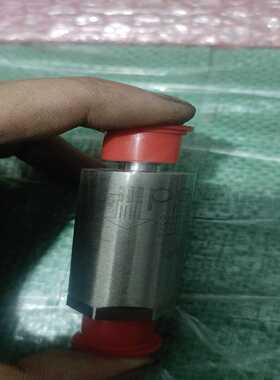 过滤器，型号TEM-911，银色金属外壳，红色接口。库存2个--议价商