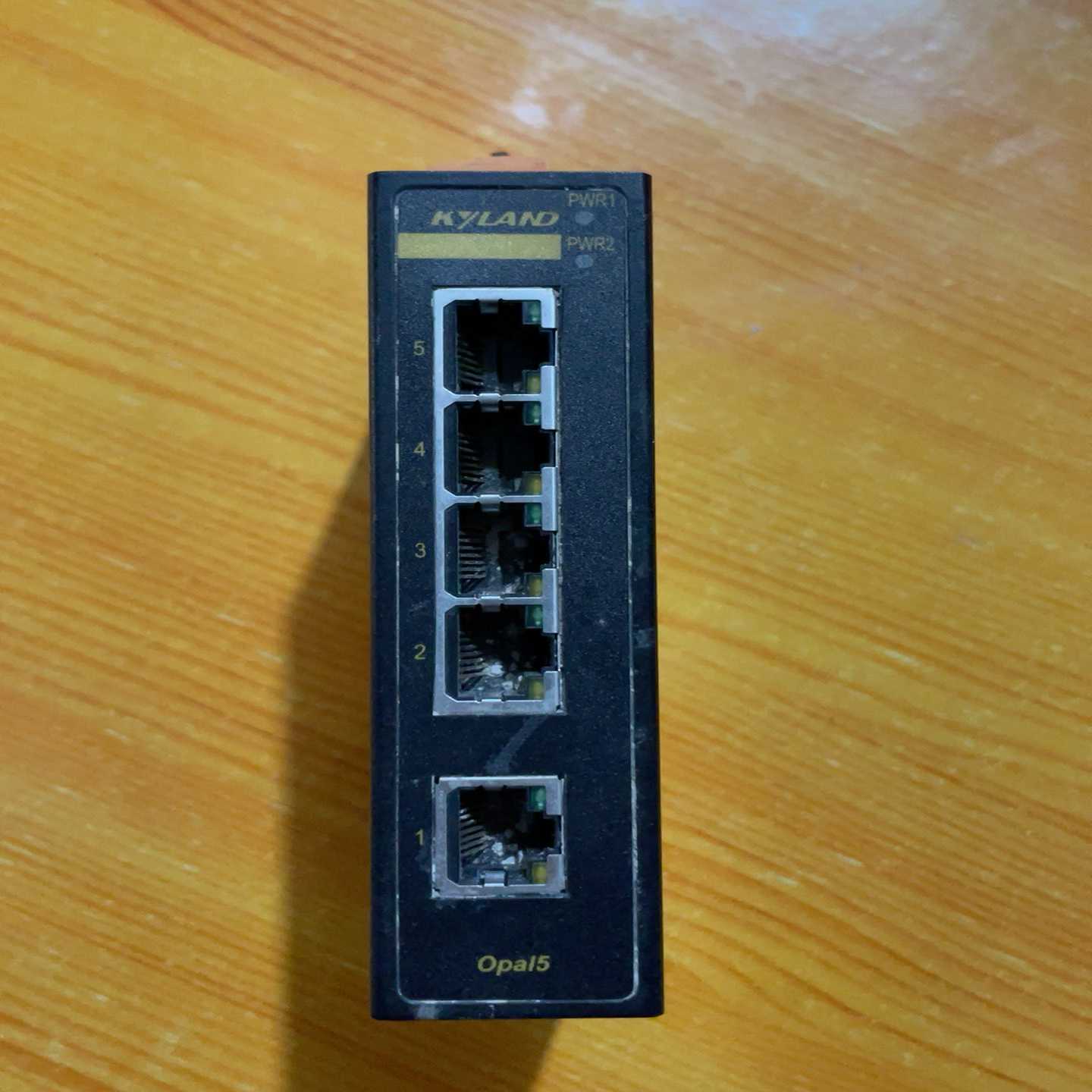 咨询-东土交换机Opal5-5T。有粉尘。没弄干净。