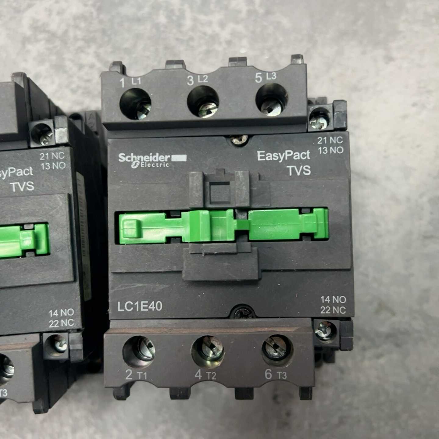 议价施耐德接触器LC1E4j0M5N220V只有两个现货/维修