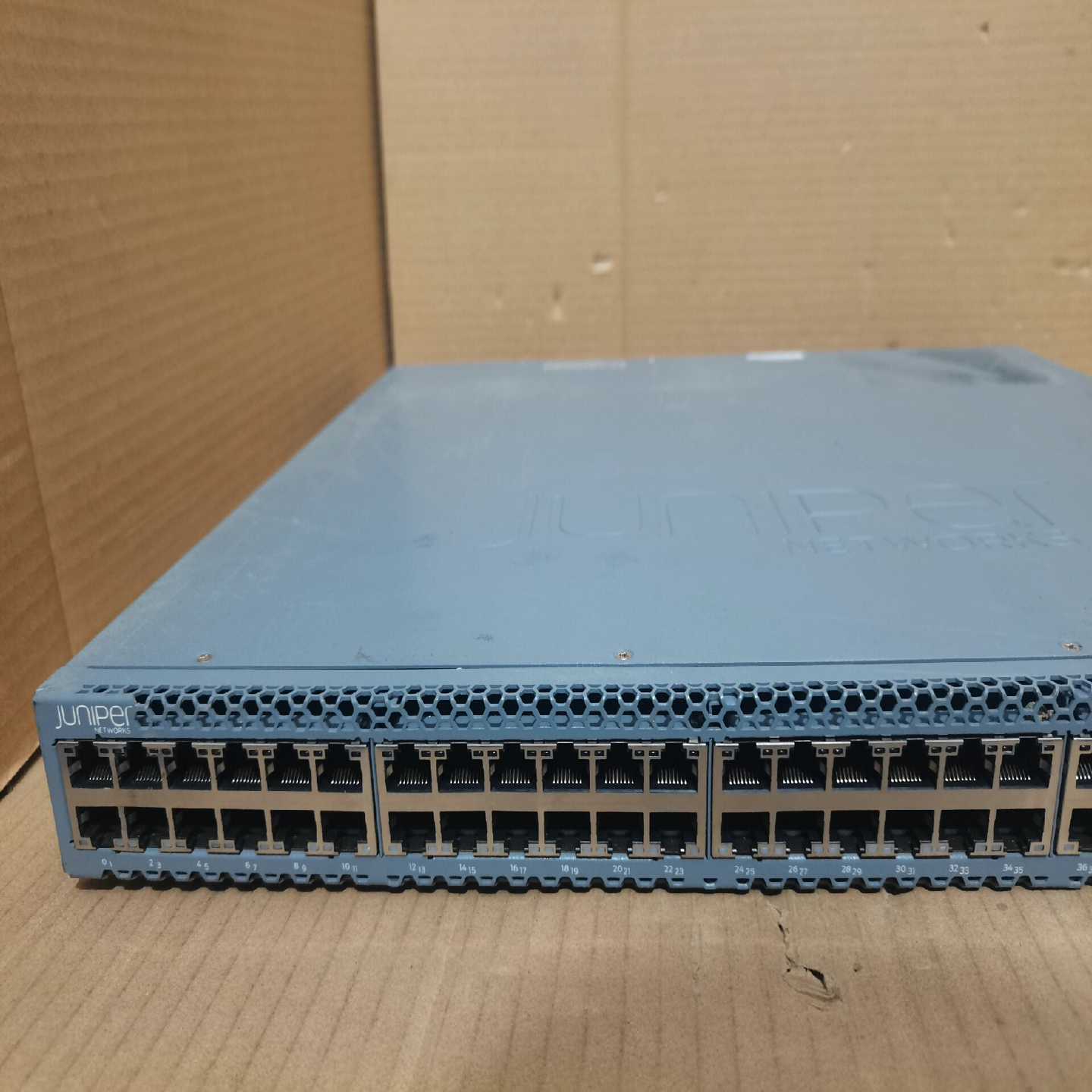 juniper瞻博EX4300-48T交换机。单电源。带万--议价商品