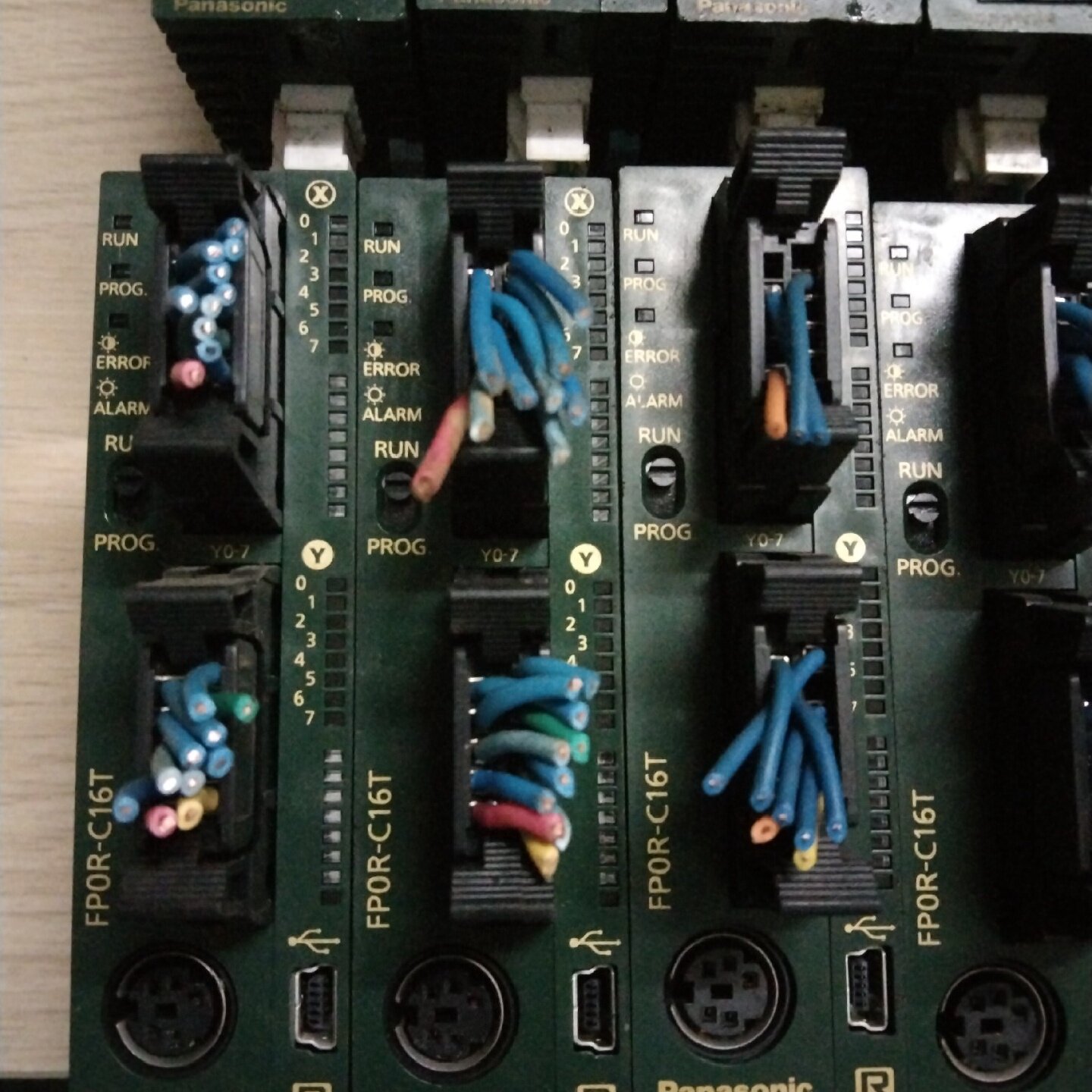 松下plc FP0-C16. 共6个，FPOR-C16T15--议价商品
