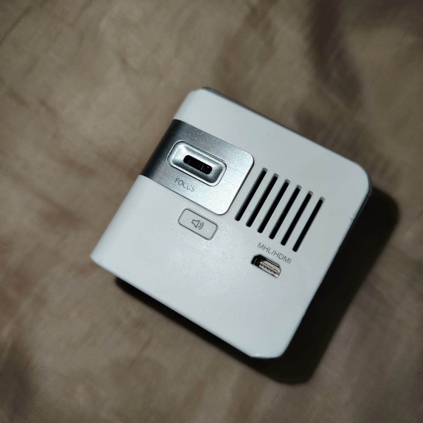韩国innocube迷你投影仪，功能正常，单机无其他配件，实--议价商