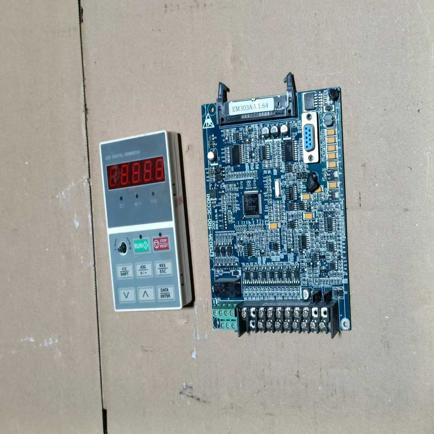 正EM303A变频器主板面板EM303A-4R0-3CC0N-议价