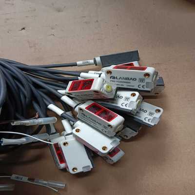 议价兰宝光电开关PSE-YC25DNBR，功能正常，成色为实图