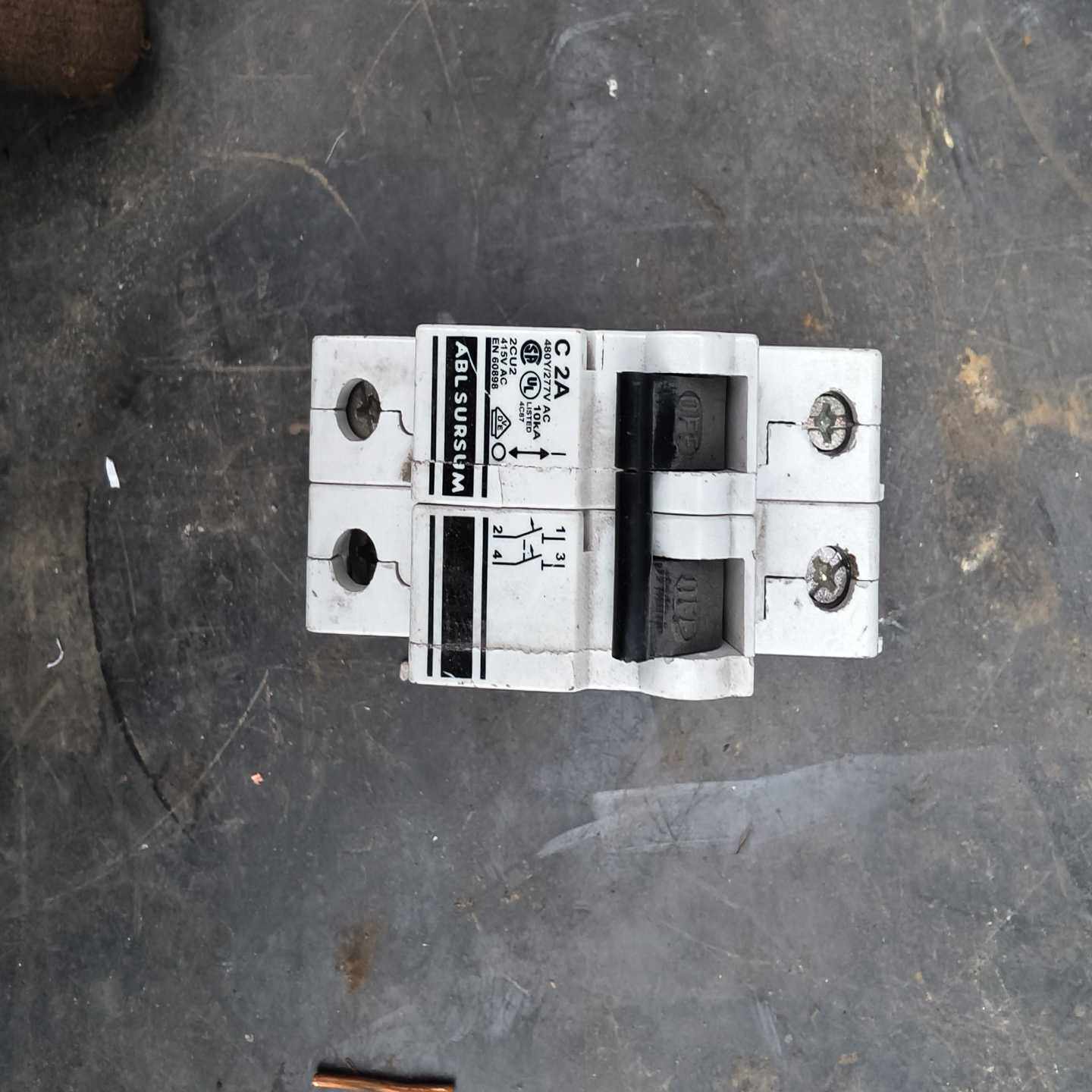 出售ABLSURSUM空气开关2PC2A。外观如图