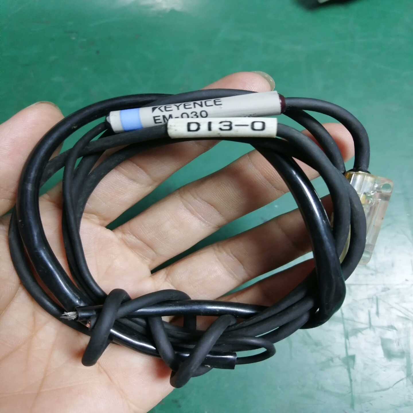 KEYENCE基恩士EM-030圆形接近开关传感器实物如询价