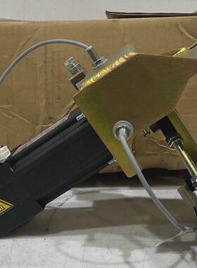 LENZE MCS 069F41LRS0B0B11NST5S00NR2SU SERVO MOTOR W BRACKET