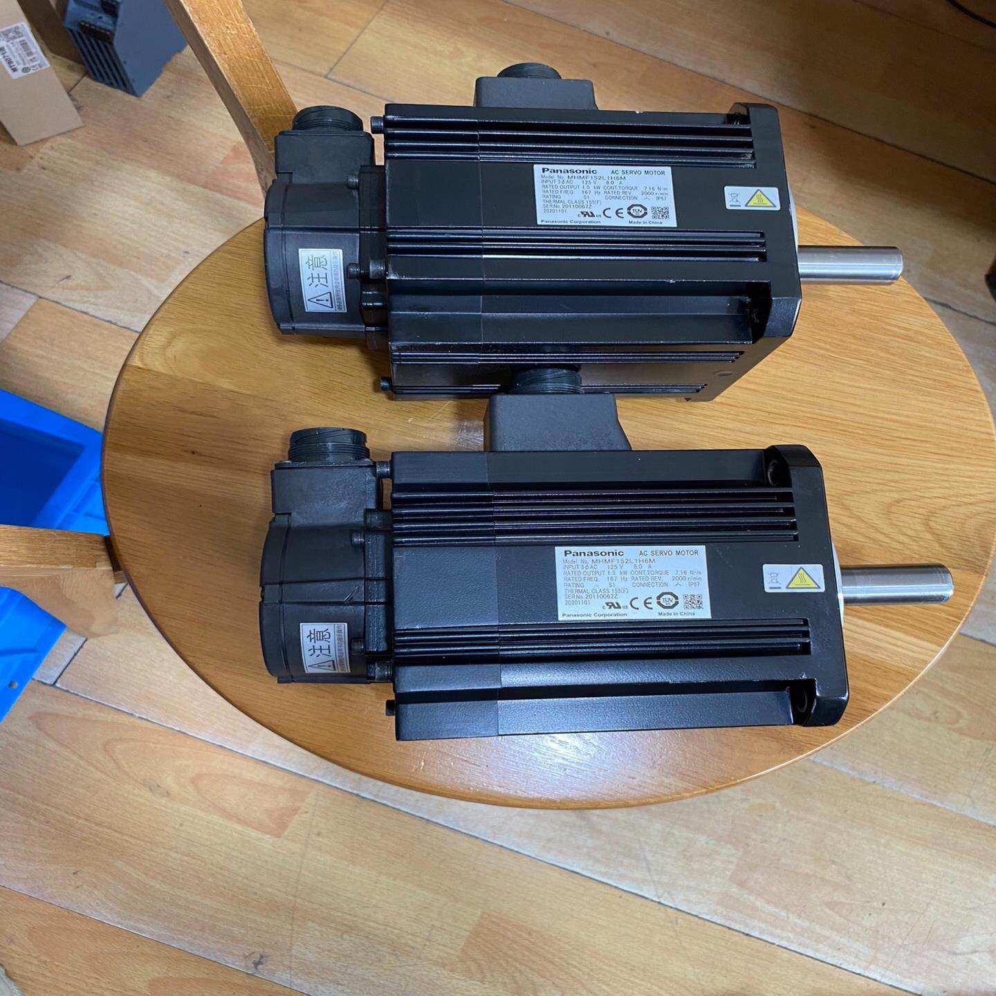 松下伺服电机，型号MHMF152L1H6M，实物拍摄图，功能