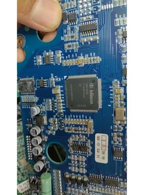 英飞凌 XMC4500 F144K1024   XMC440