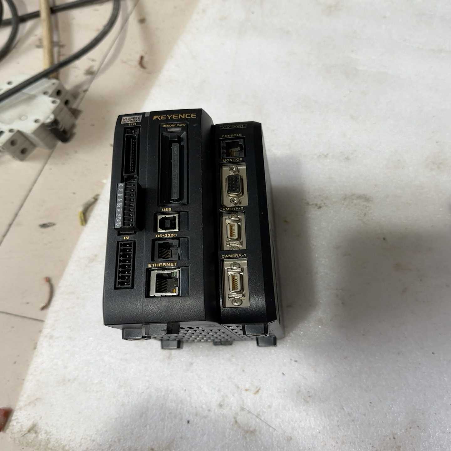 基恩士视觉控制器CV-3001，附带内存卡，价格300，运议价