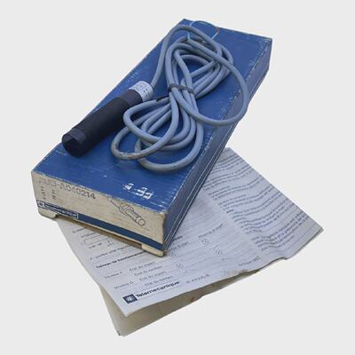 Telemecanique XUBA040214 Inductive Sensor 24240V 4565Hz Sens