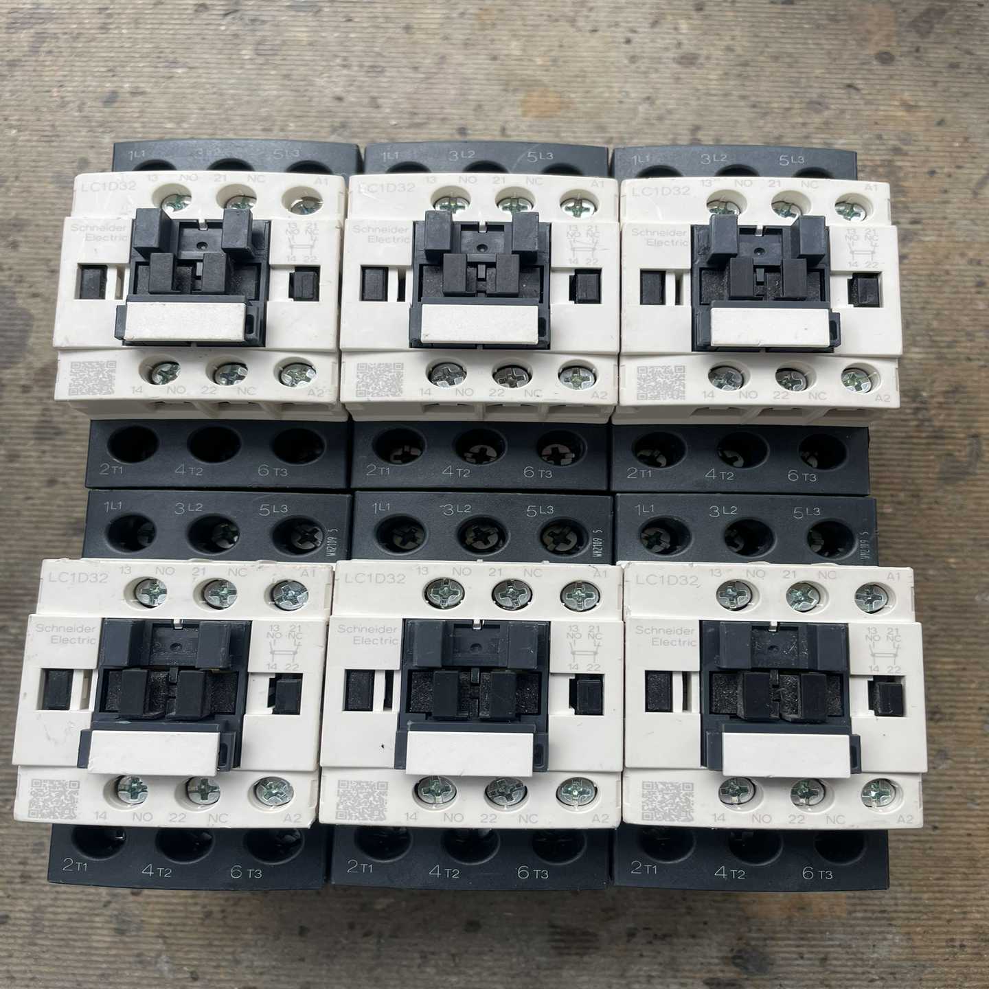 施耐德交流接触器LC1D32，全部带二维码，220V线圈，