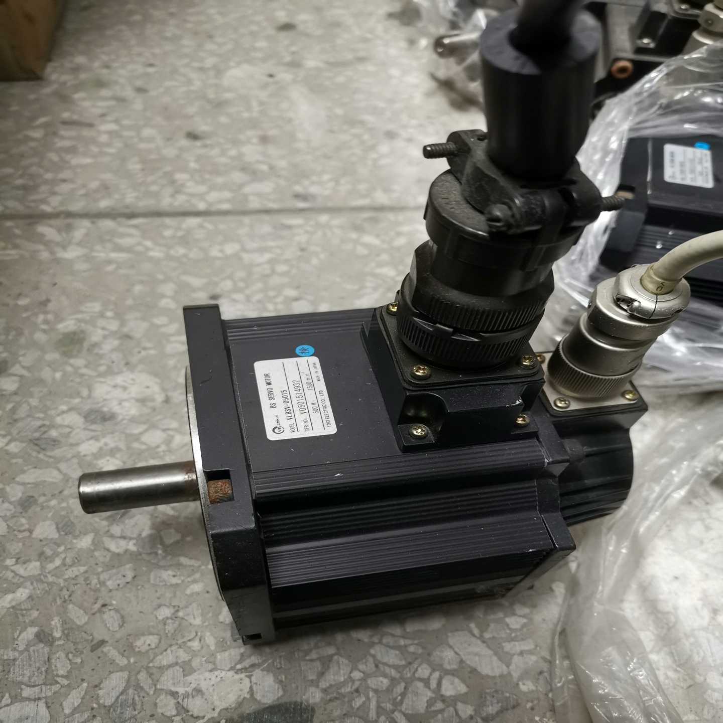 【议价】东芝伺服马达VLBSV-05015   500W