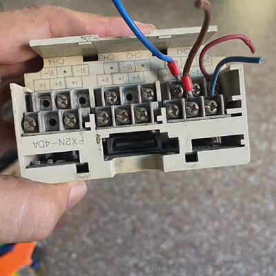 议价三菱PLC扩展模拟量模块FX2N4DA拆机1个成色如图议价