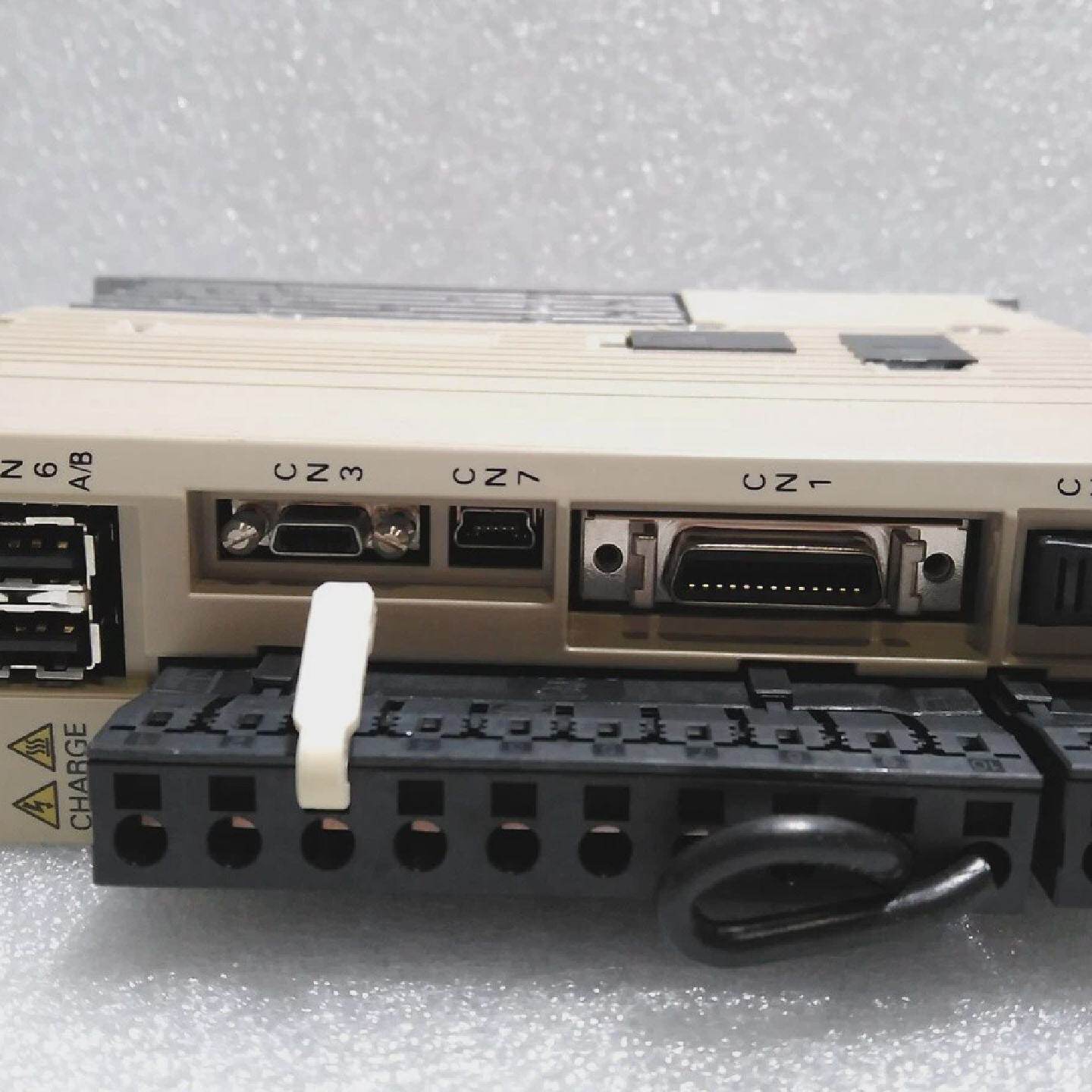 二手YASKAWASGDV1R6A11BSERVOPACKSGDV1R6A11B002000200W