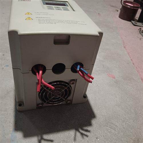 询》富凌SLG变频器DZB20000L4AB0.75KW3080V