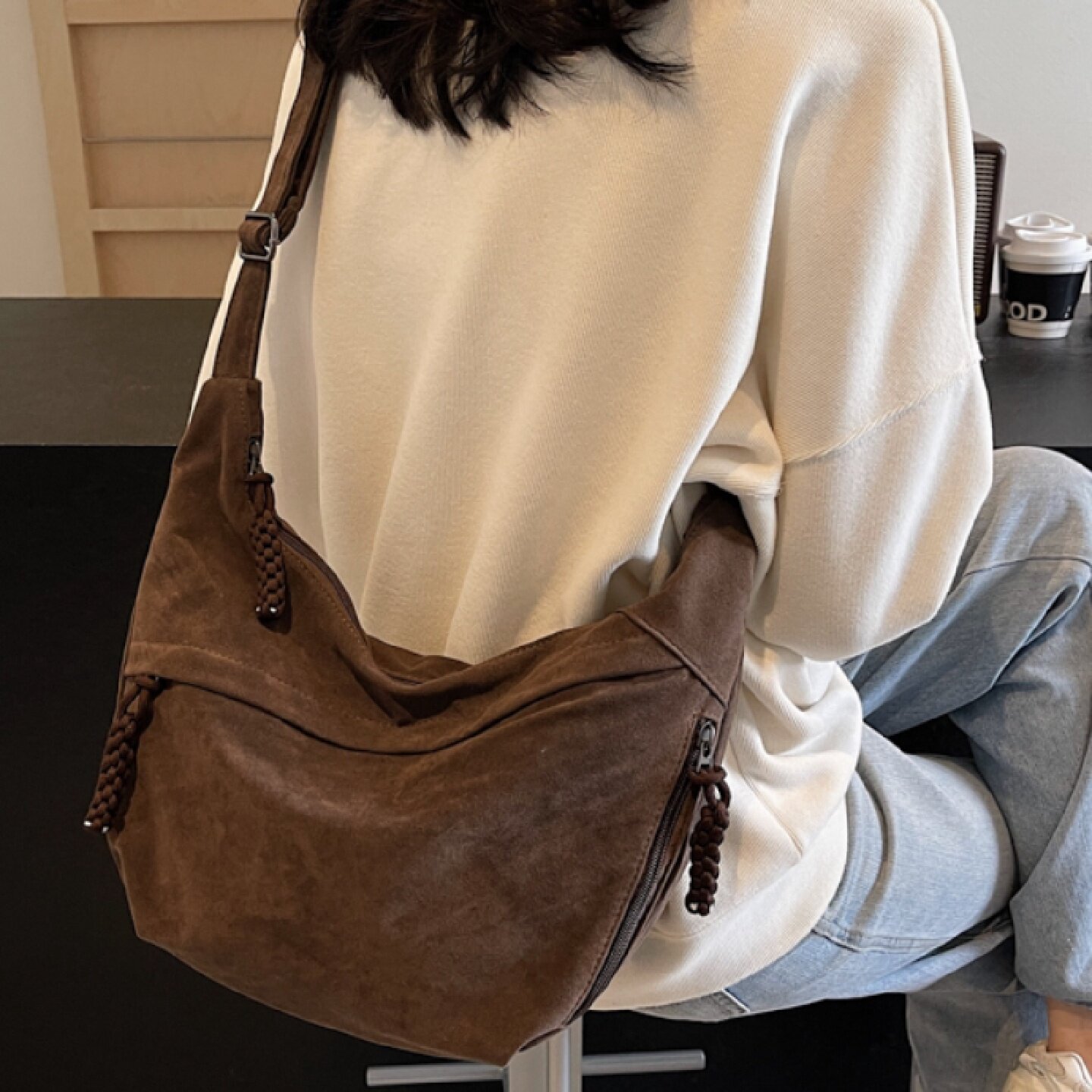 斜挎包女秋冬2025新款麂皮绒包大容量棕色系美拉德通勤包饺子包女