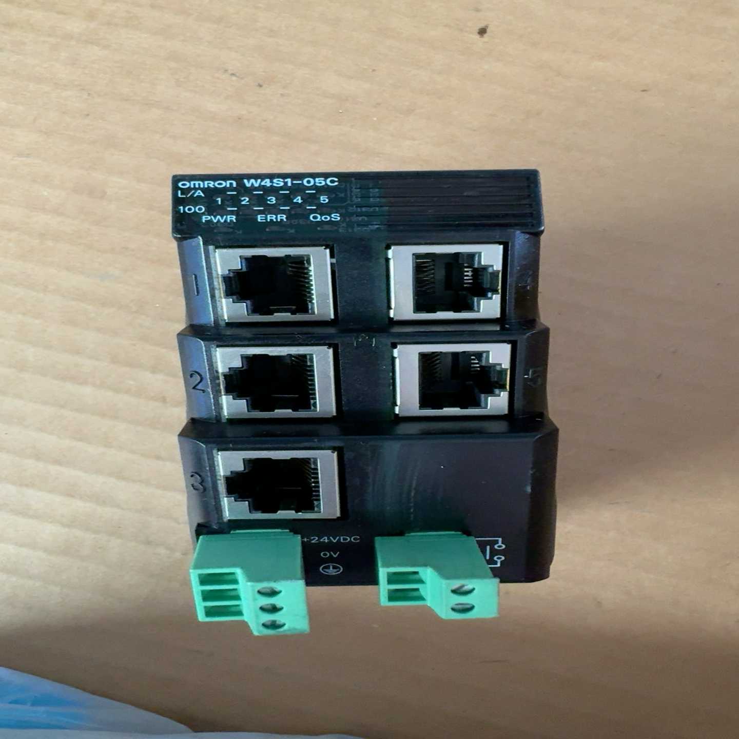 欧姆龙W4S1-05C工业交换机，有点小毛病，便宜处理--议价商品