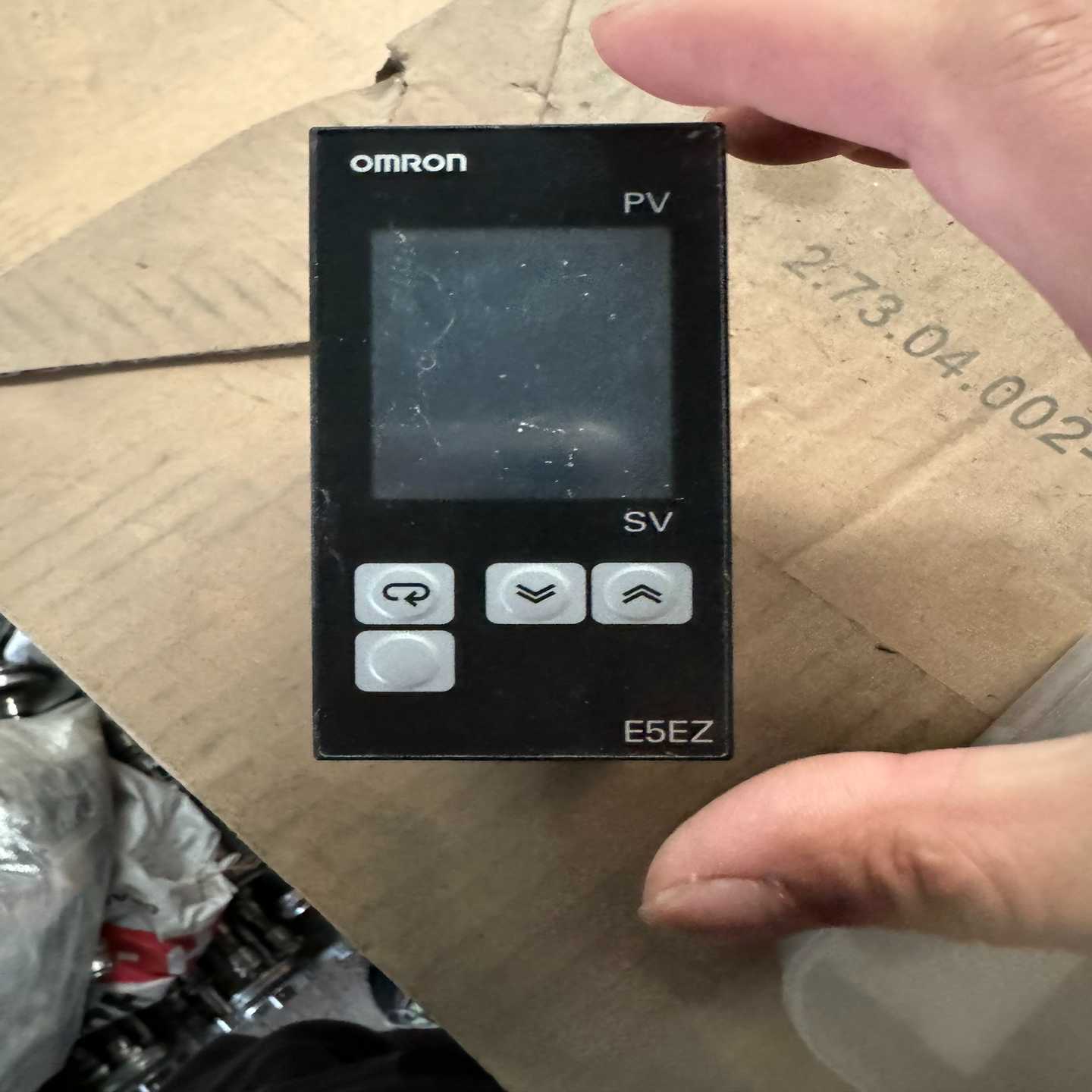 温控器E5EZ-R3T一个，，要的聊询价