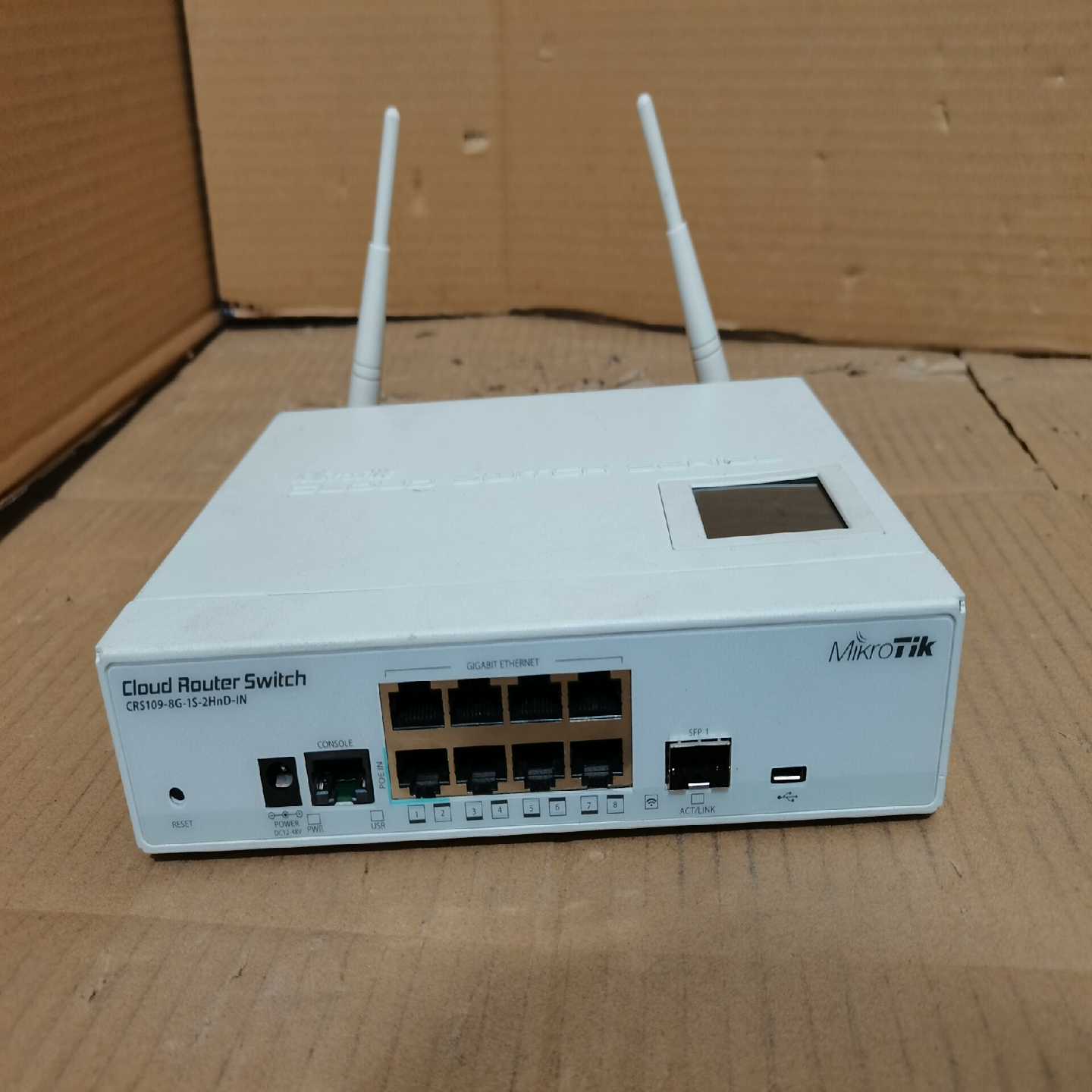 带无线MikroTik路由交换机CRS109-8G-1S---议价商品