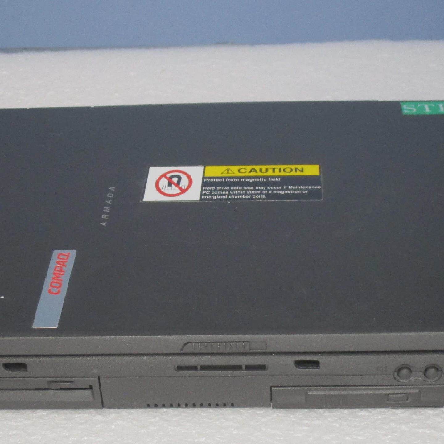 Hitachi M712E Laptop Computer Compaq Armada used working 90