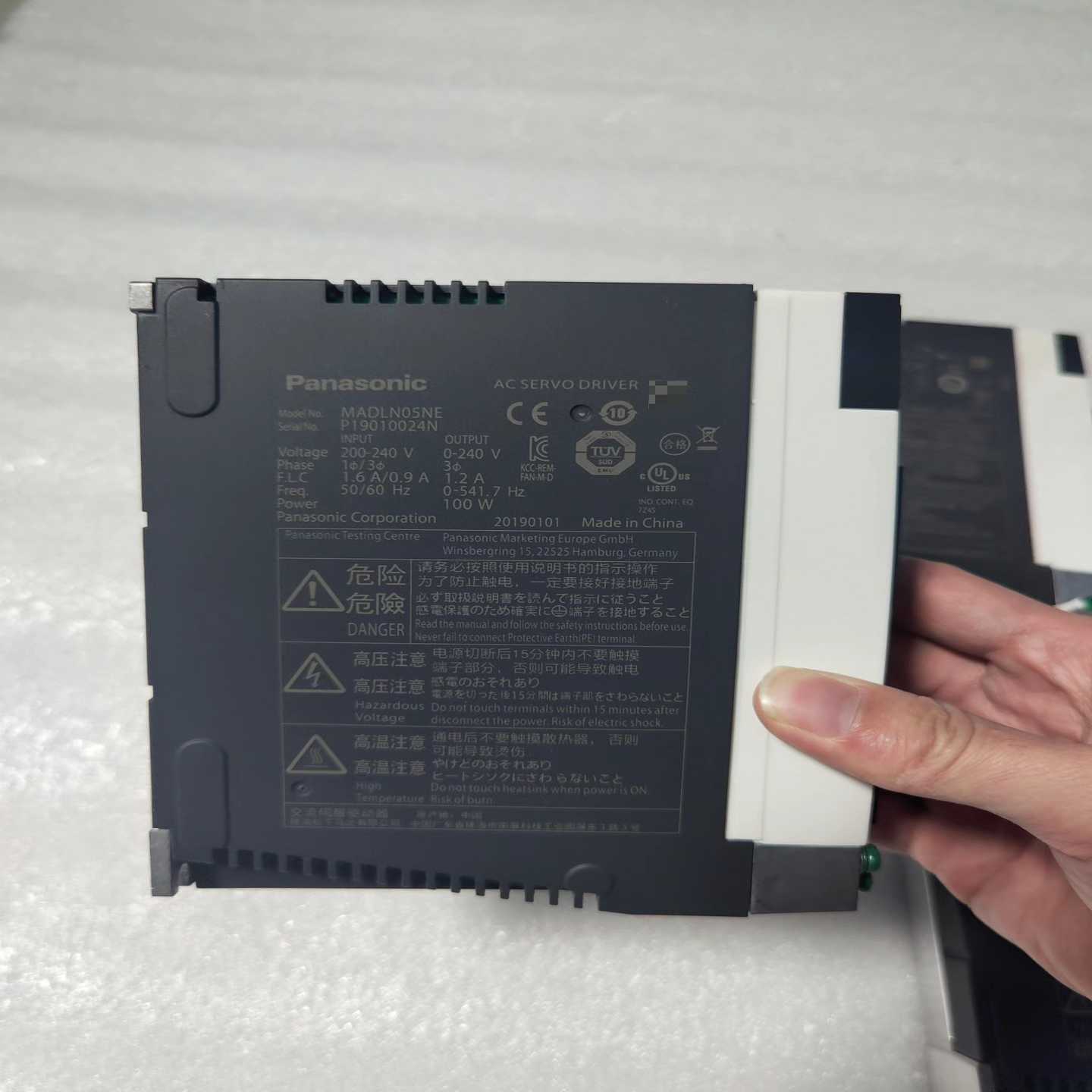 松下A6伺服驱动器MADLN05NE，二手拆机，成色漂亮，功