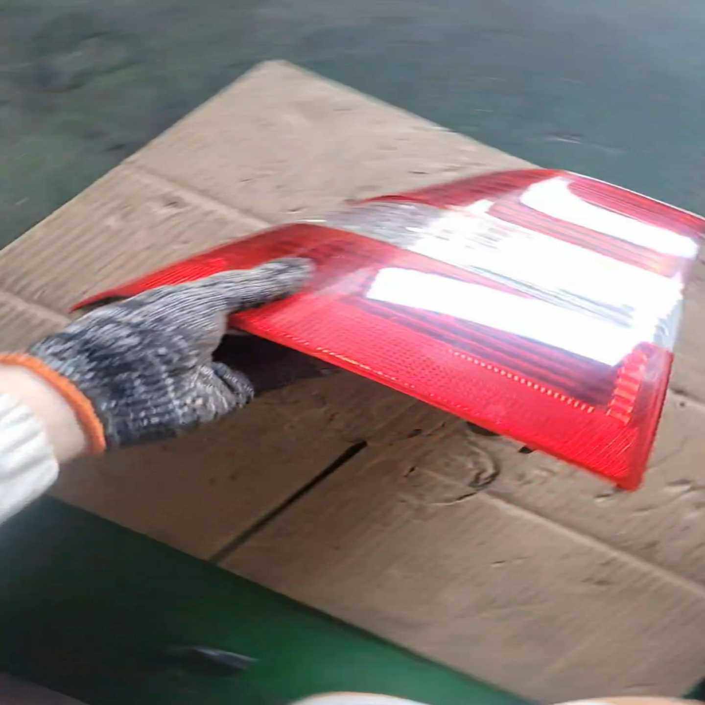 04年宝马E46后尾灯，标价就是卖价，只剩右边。--议价商品