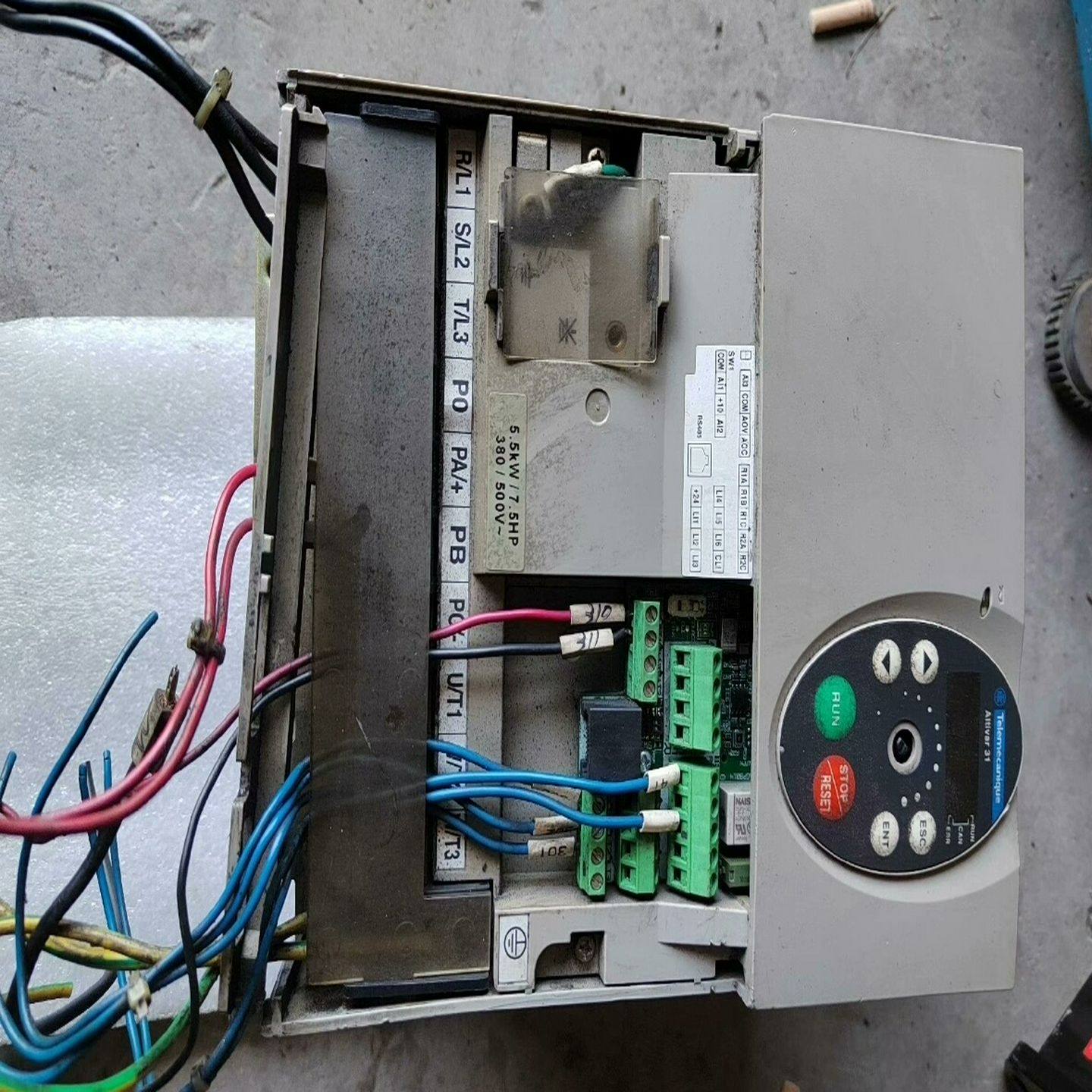 议价施耐德变频器ATV31HU55N4A，5.5KW，原装拆机，