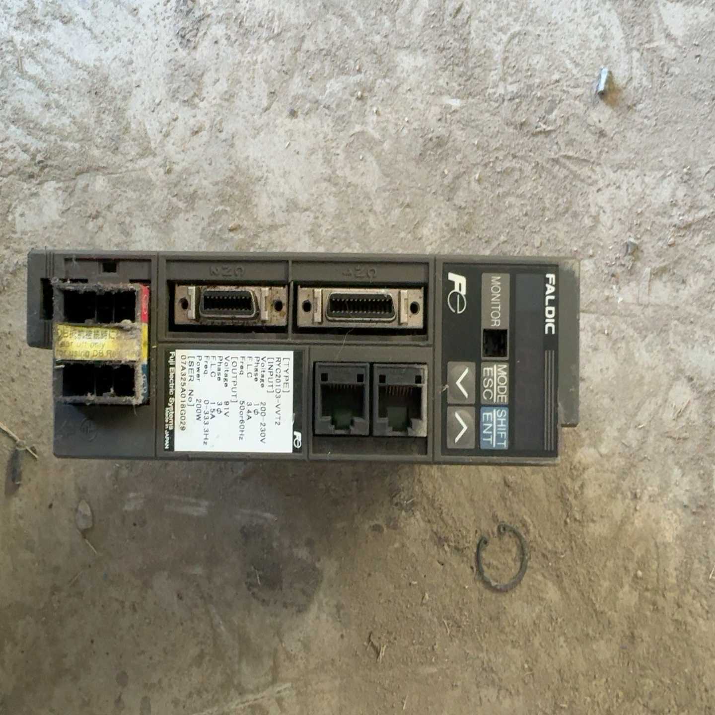 富士驱动器RYC201D3-VVT2一台，便宜处理，要的聊--议价商品