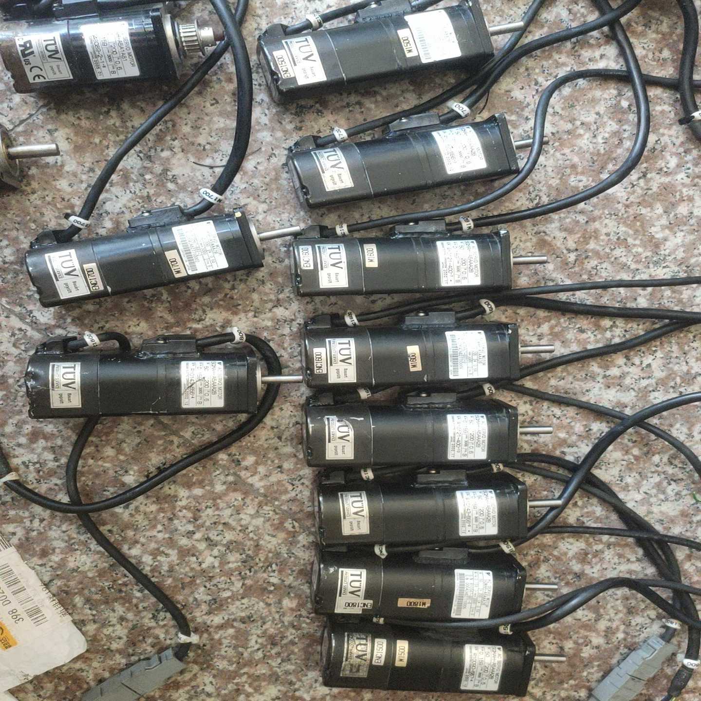 安川伺服电机 SGMAH-A5AAA2B  10个50w~询价