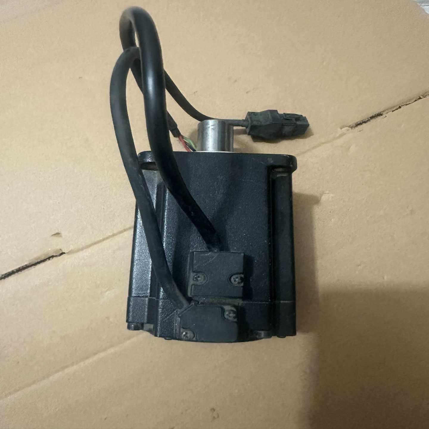 议价台达A3伺服电机750w电机ECM-A3H-C10807RS