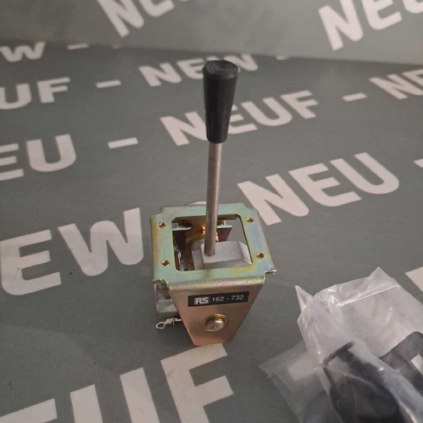 162732 rs  Flightlink Controls 920003  Mando Potencimetro Us - 实物图