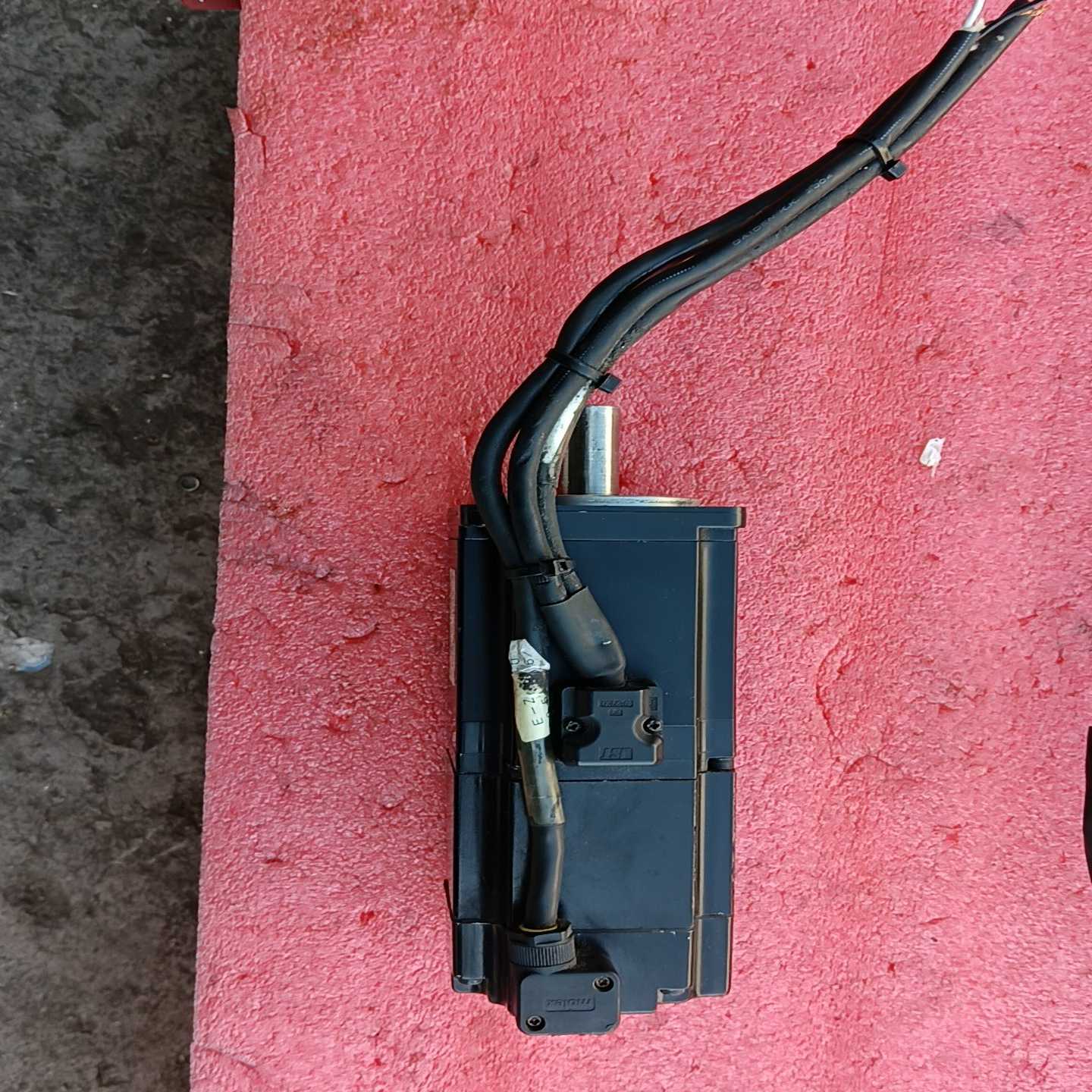 安川伺服电机SGMAS-02A2A2C-Y2--议价商品