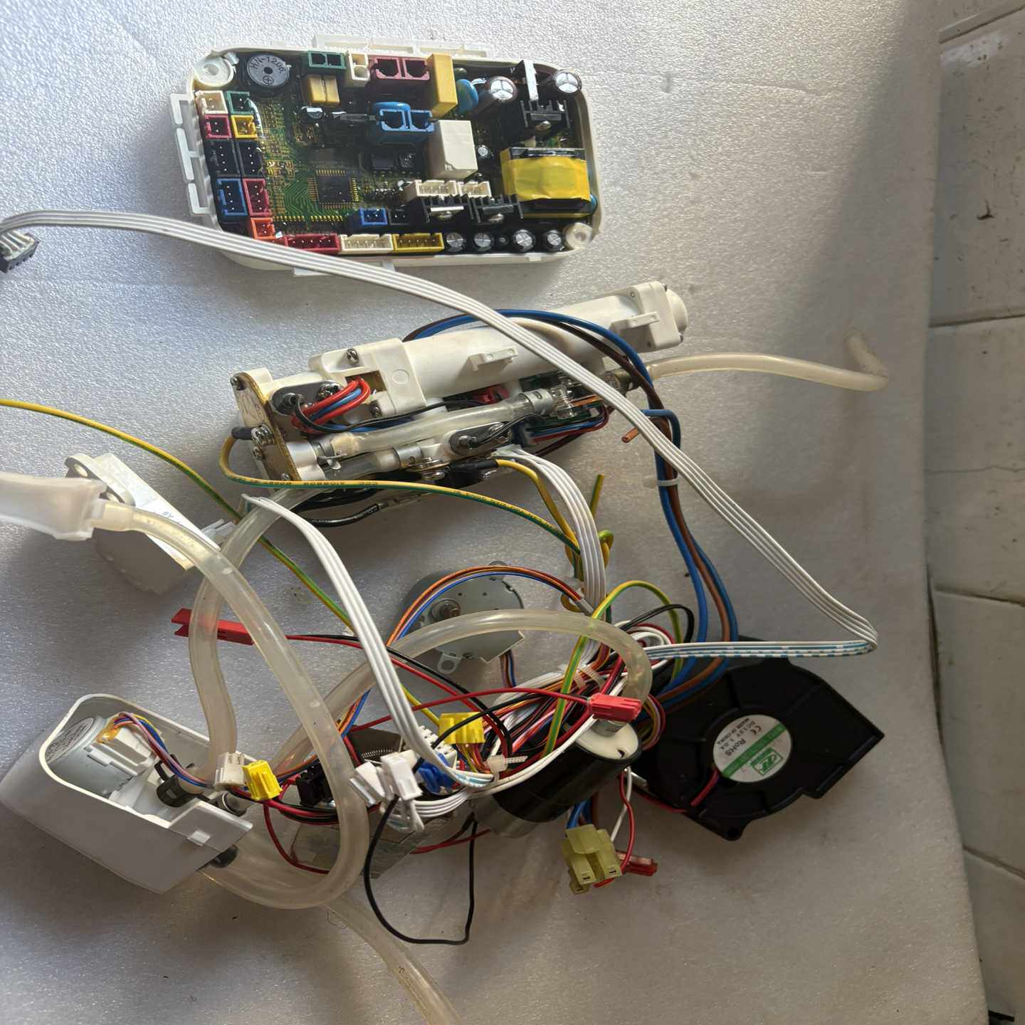 智能马桶配件，包含主板和其他电子部件，几乎全新。型号有MTK-议