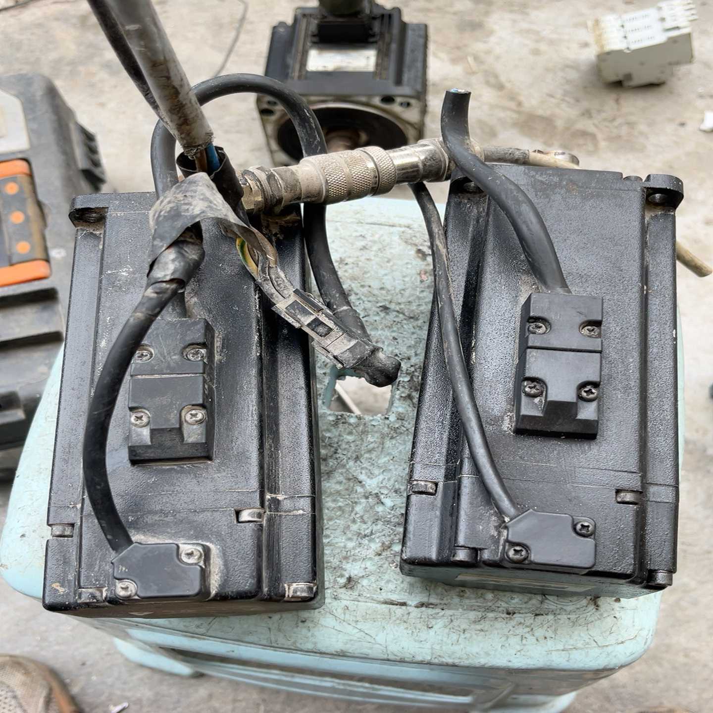 拆机施耐德伺服电机BCH0802O32F1C750W功能--议价商品