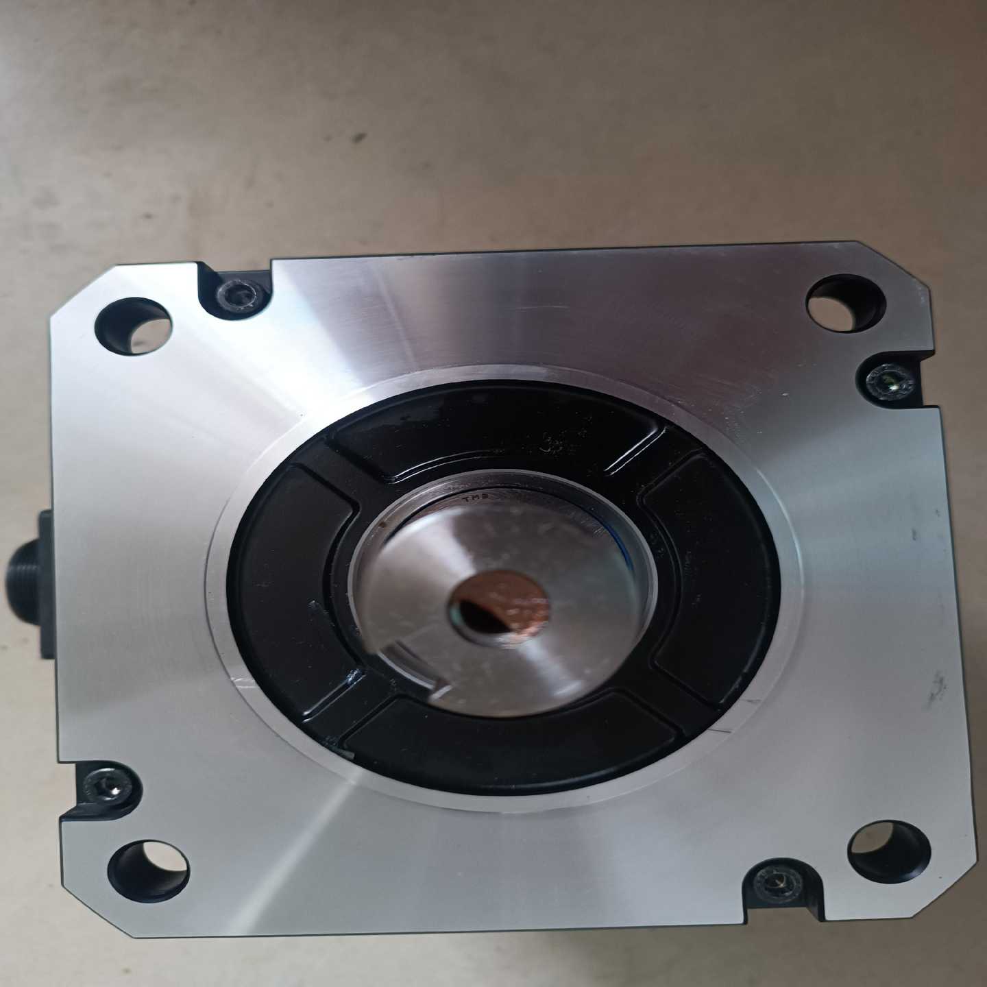 议价欧姆龙伺服电机4千瓦R88M-K4K020F-S2-Z成色如