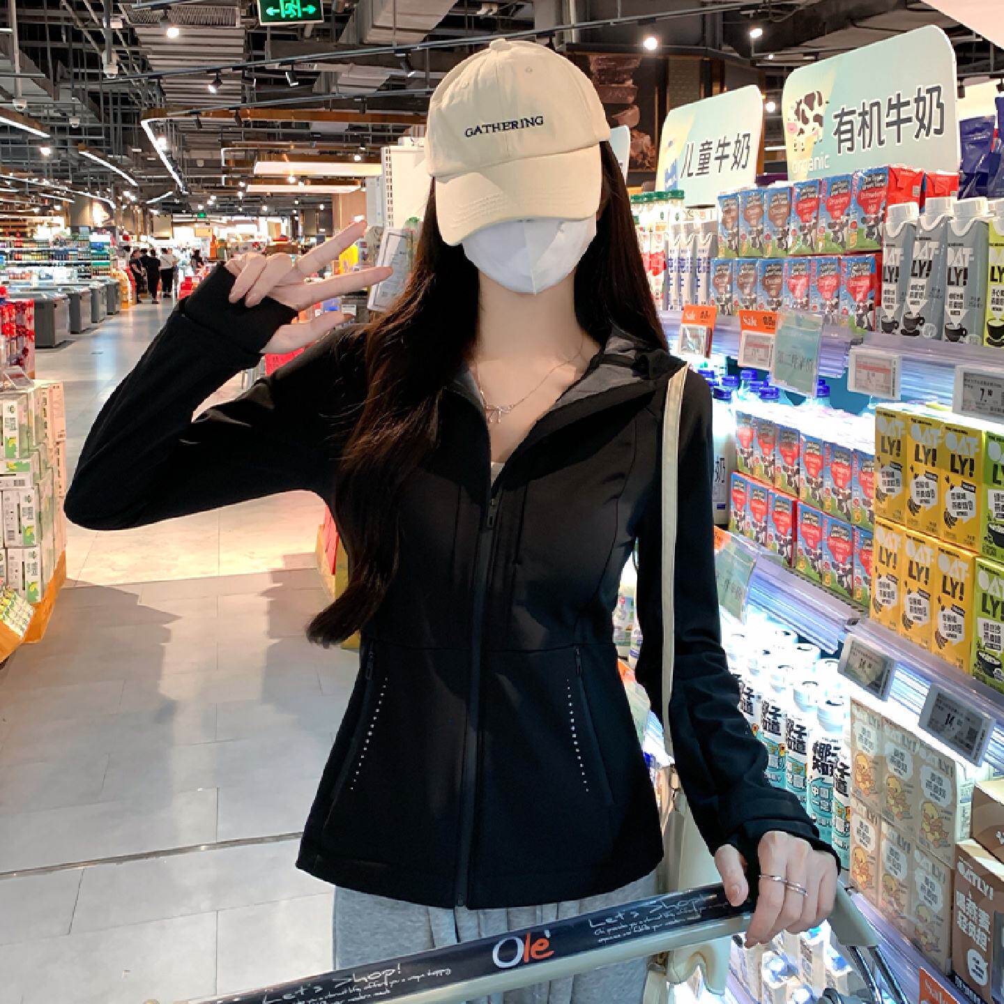 黑色修身软壳冲锋衣女款收腰外套春秋2025新款高级感开衫运动上衣